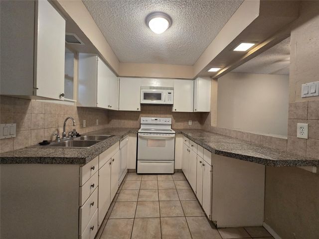 2223 Viewtop Lane A, Arlington, TX 76012