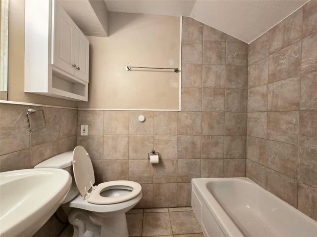 2223 Viewtop Lane A, Arlington, TX 76012