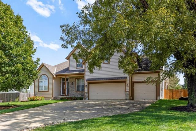 8375 Timber Trails Drive, De Soto, KS 66018
