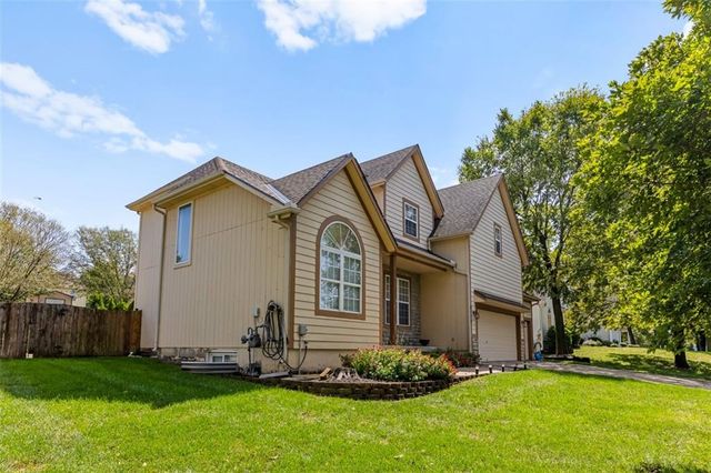 8375 Timber Trails Drive, De Soto, KS 66018
