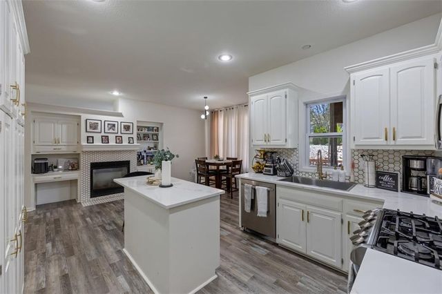 8375 Timber Trails Drive, De Soto, KS 66018