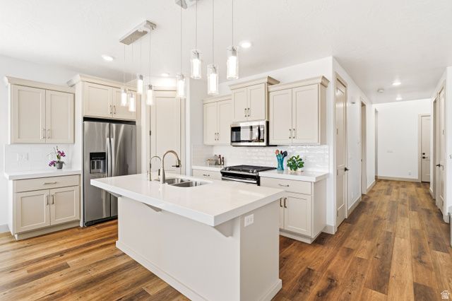 812 N VIA MODELO CIR, Washington, UT 84780