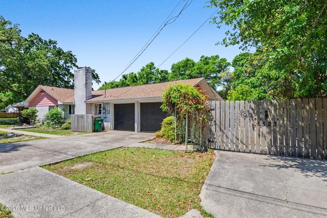 1523 E 2nd Street, Pass Christian, MS 39571