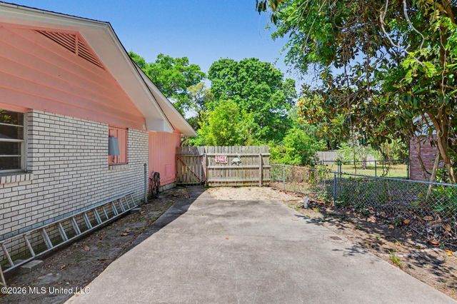 1523 E 2nd Street, Pass Christian, MS 39571