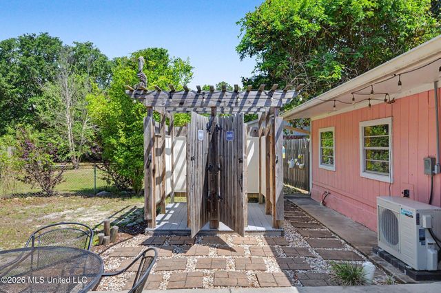 1523 E 2nd Street, Pass Christian, MS 39571