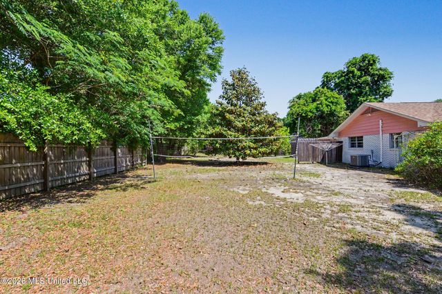 1523 E 2nd Street, Pass Christian, MS 39571