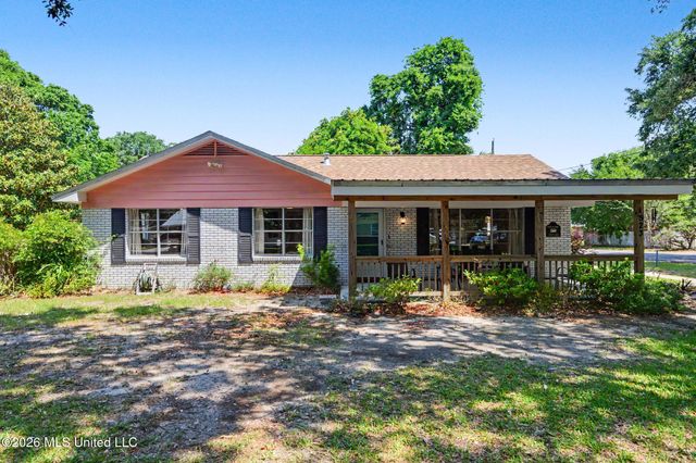1523 E 2nd Street, Pass Christian, MS 39571