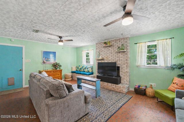 1523 E 2nd Street, Pass Christian, MS 39571