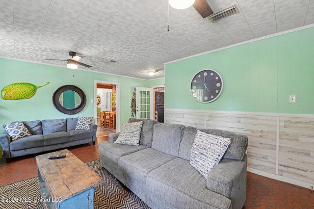 1523 E 2nd Street, Pass Christian, MS 39571