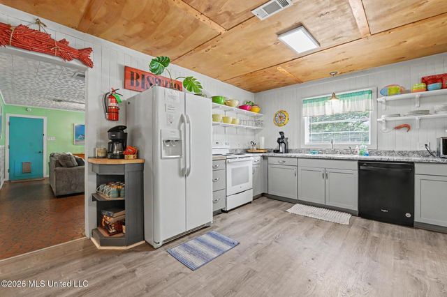 1523 E 2nd Street, Pass Christian, MS 39571