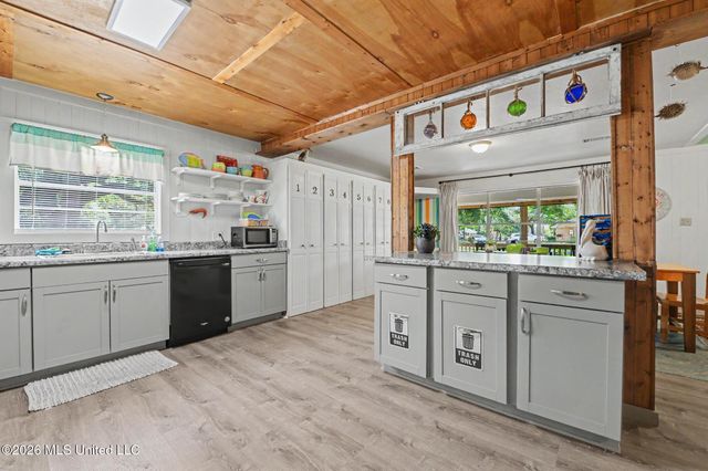 1523 E 2nd Street, Pass Christian, MS 39571