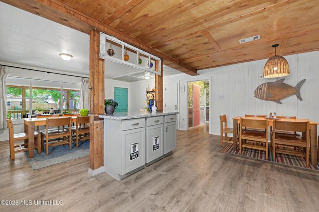 1523 E 2nd Street, Pass Christian, MS 39571