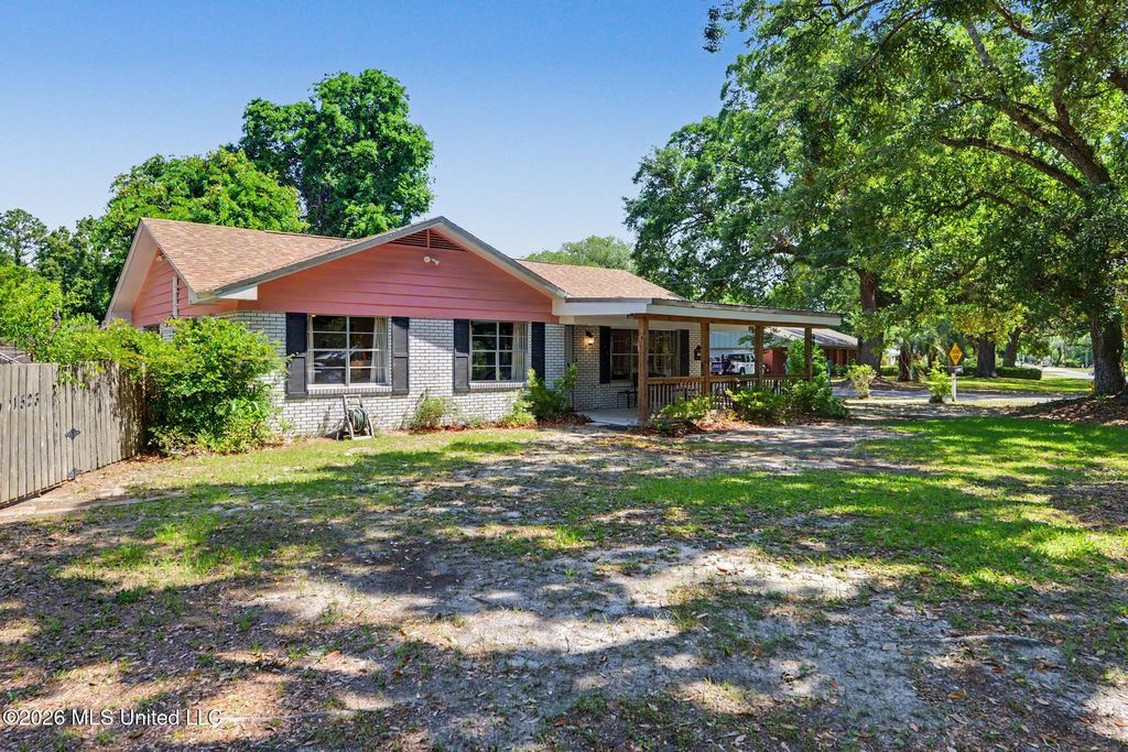 1523 E 2nd Street, Pass Christian, MS 39571