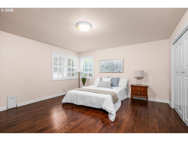 243 DARTMOOR Dr, Eugene, OR 97401