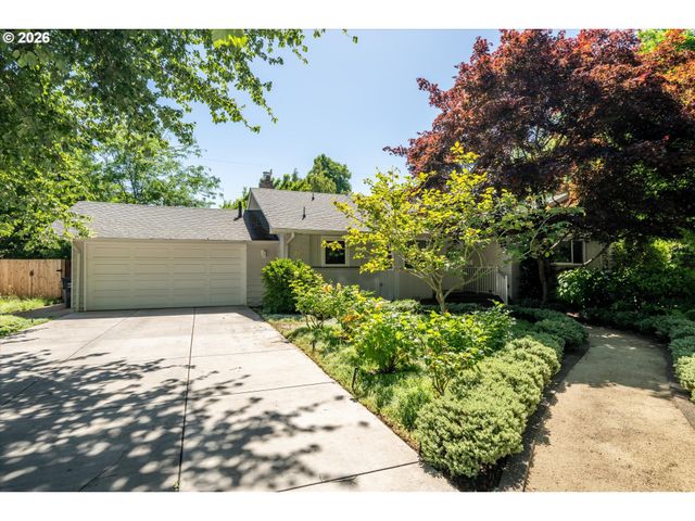 243 DARTMOOR Dr, Eugene, OR 97401