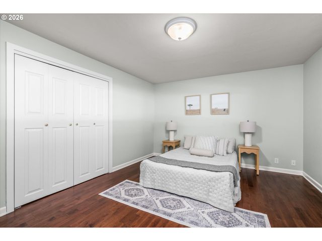 243 DARTMOOR Dr, Eugene, OR 97401