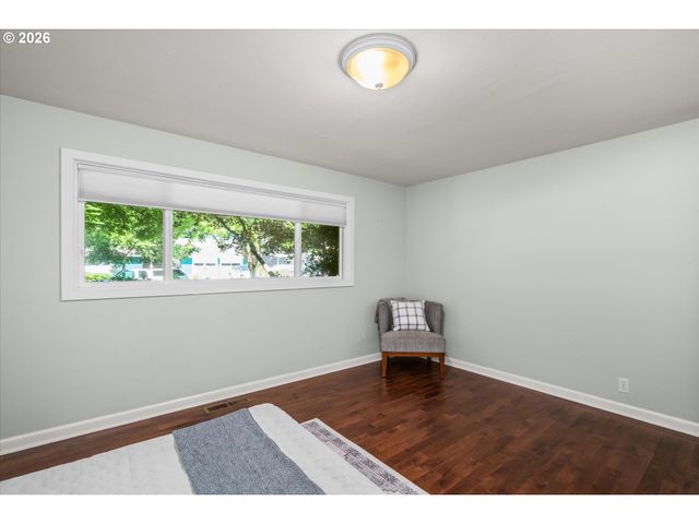243 DARTMOOR Dr, Eugene, OR 97401