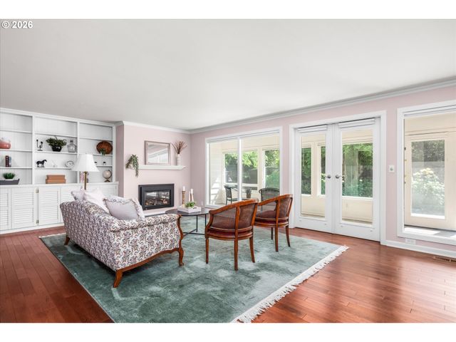 243 DARTMOOR Dr, Eugene, OR 97401