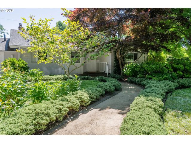 243 DARTMOOR Dr, Eugene, OR 97401