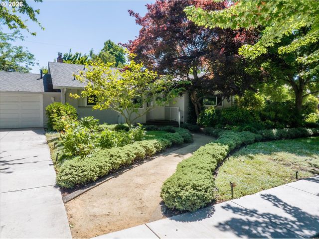 243 DARTMOOR Dr, Eugene, OR 97401