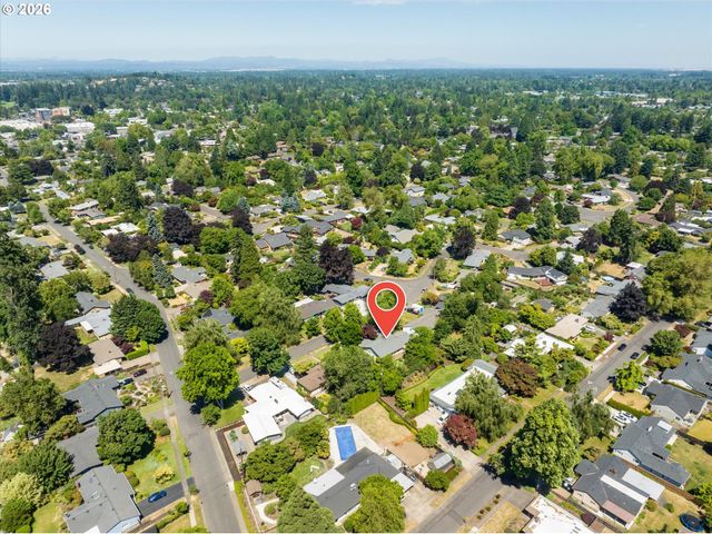 243 DARTMOOR Dr, Eugene, OR 97401