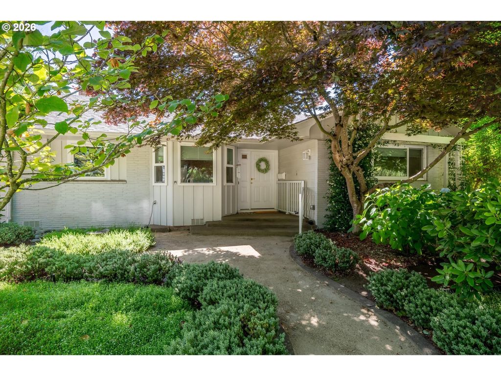 243 DARTMOOR Dr, Eugene, OR 97401