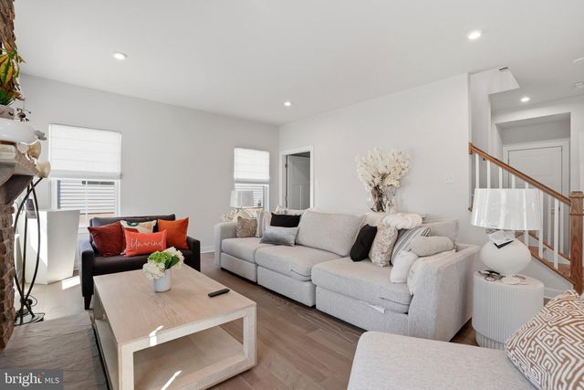 1025 TRILLIUM LN, Cheltenham, PA 19012