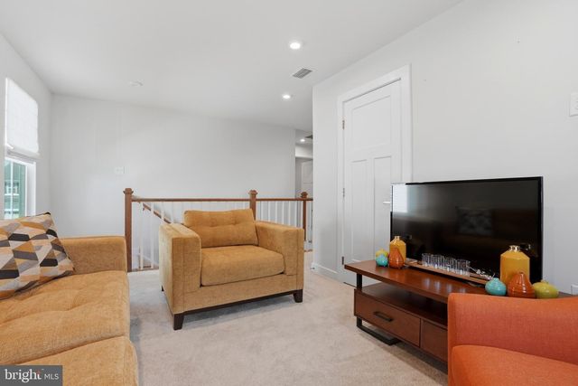 1025 TRILLIUM LN, Cheltenham, PA 19012