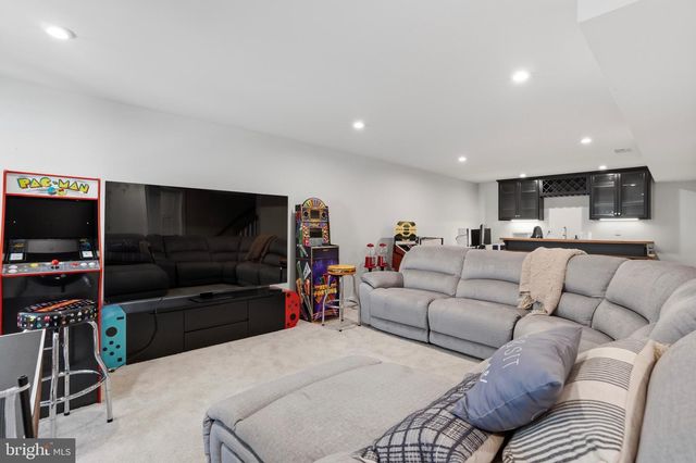 1025 TRILLIUM LN, Cheltenham, PA 19012