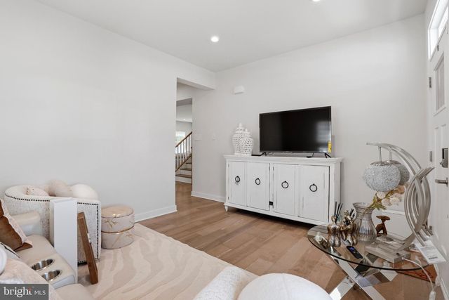 1025 TRILLIUM LN, Cheltenham, PA 19012