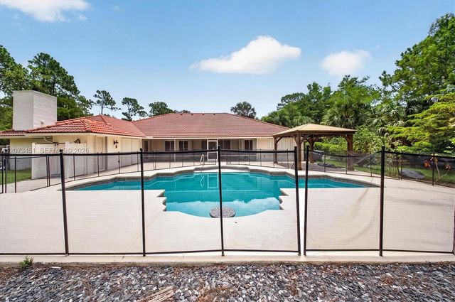 1215 Stallion Drive, Loxahatchee, FL 33470