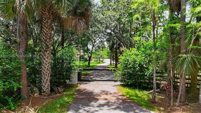 1215 Stallion Drive, Loxahatchee, FL 33470