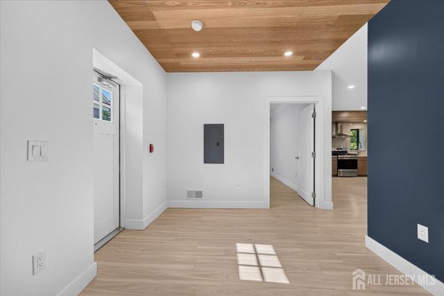 810 N 2nd Avenue 1, Highland Park, NJ 08904