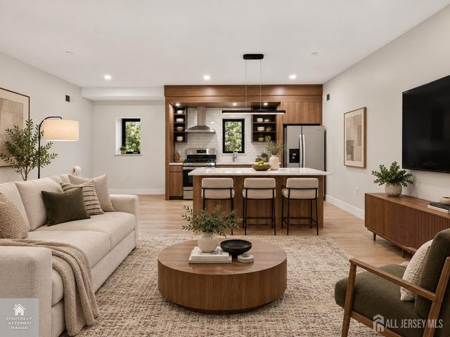 810 N 2nd Avenue 1, Highland Park, NJ 08904