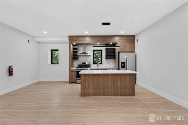 810 N 2nd Avenue 1, Highland Park, NJ 08904