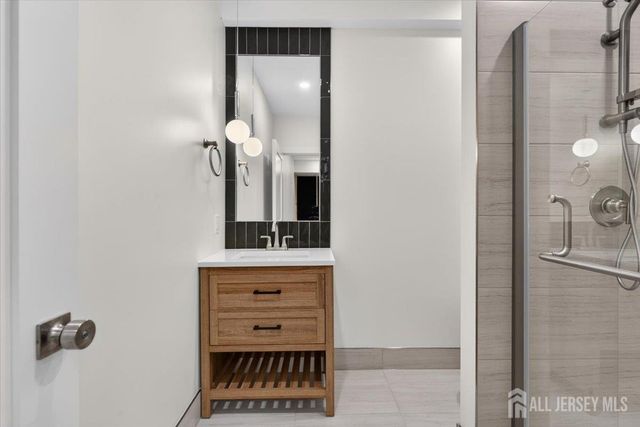 810 N 2nd Avenue 1, Highland Park, NJ 08904