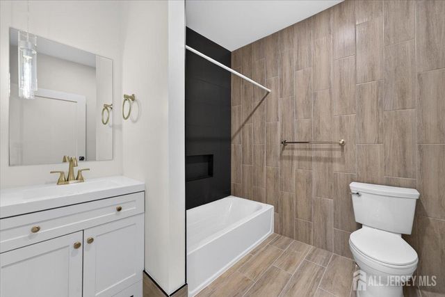 810 N 2nd Avenue 1, Highland Park, NJ 08904