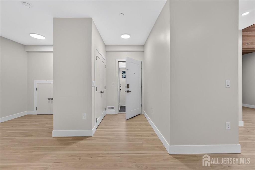 810 N 2nd Avenue 1, Highland Park, NJ 08904