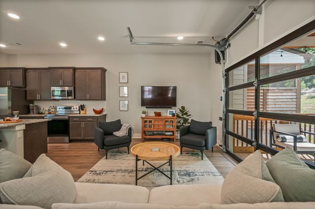 207 Stonecrest Cir, Nashville, TN 37209