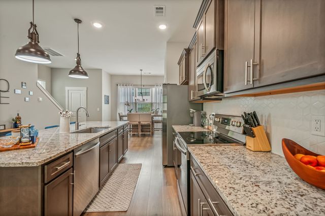 207 Stonecrest Cir, Nashville, TN 37209