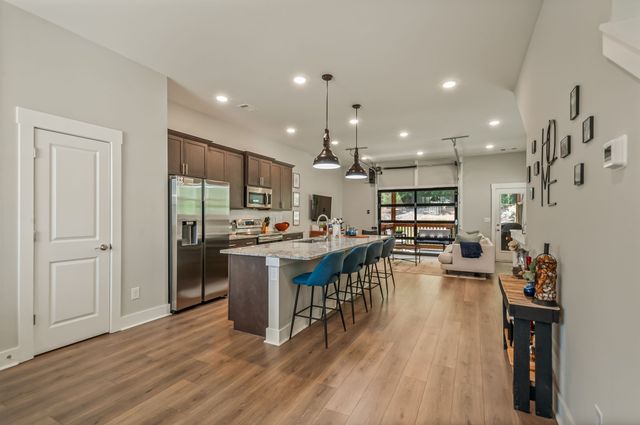 207 Stonecrest Cir, Nashville, TN 37209