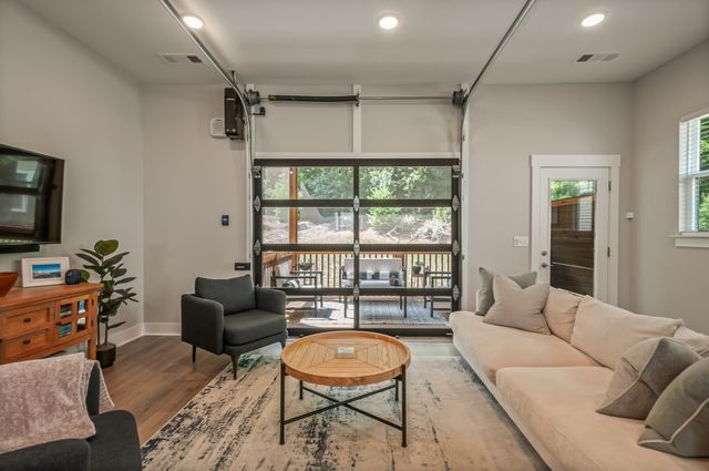 207 Stonecrest Cir, Nashville, TN 37209