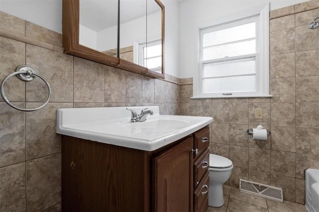 8107 Walnut Street, Kansas City, MO 64114