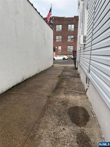 495 21st Avenue, Paterson, NJ 07513