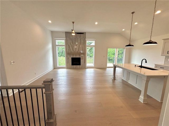 1204 NW 5th Street, Oak Grove, MO 64075