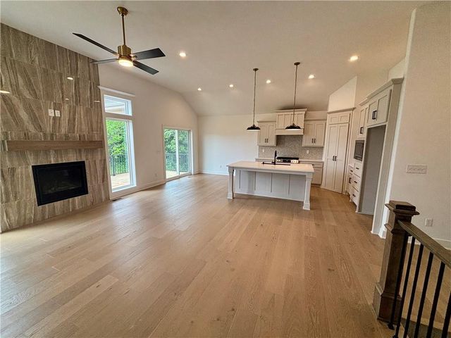 1204 NW 5th Street, Oak Grove, MO 64075