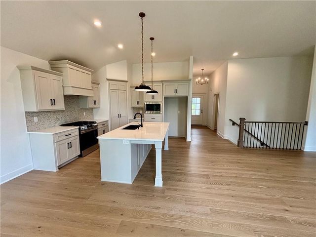 1204 NW 5th Street, Oak Grove, MO 64075