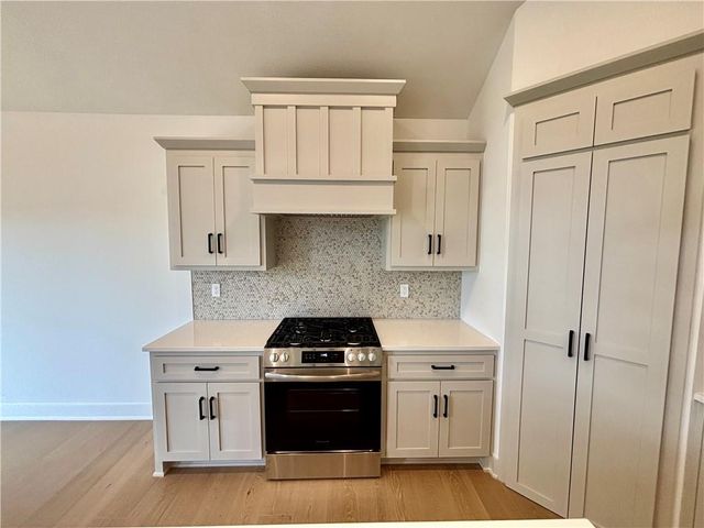 1204 NW 5th Street, Oak Grove, MO 64075