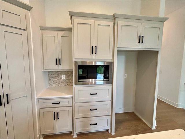 1204 NW 5th Street, Oak Grove, MO 64075