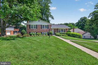 8024 GARLOT DR, Annandale, VA 22003